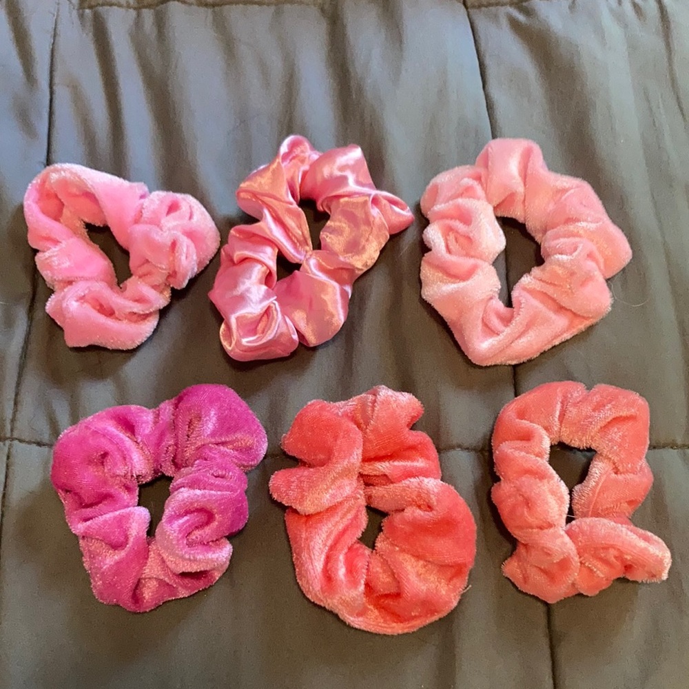 6 pc pink scrunchies